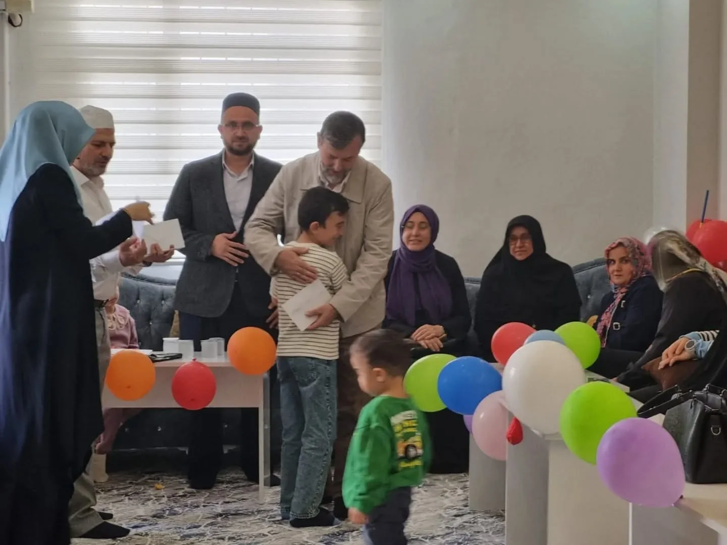 Hatay il müftülüğünce düzenlenen programla Belen ilçesinde yaşayan yetim çocuklara,