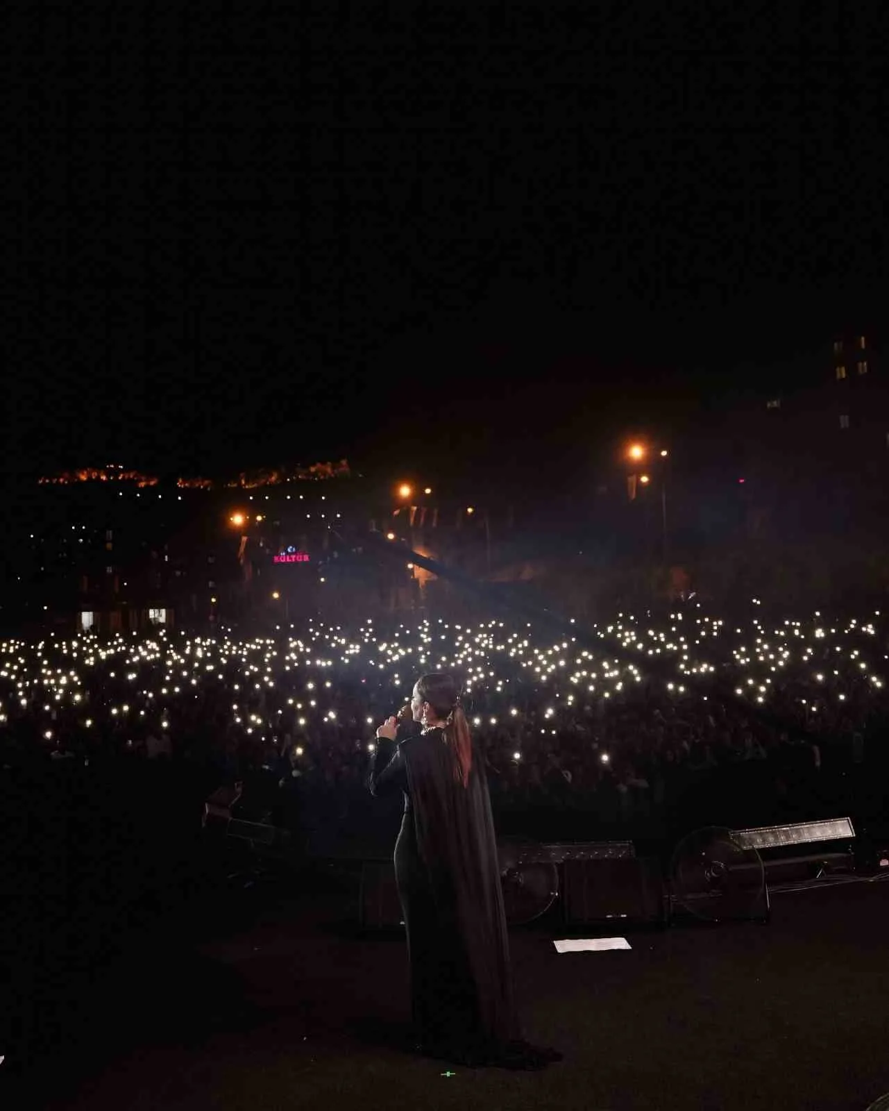 Mardin Kültür Yolu Festivalinin ikinci gününde sahne alan ünlü pop