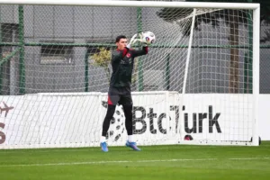 Milli kaleci Berke Özer, Bulgaristan maçı sonrası kamptan ayrılmasıyla ilgili