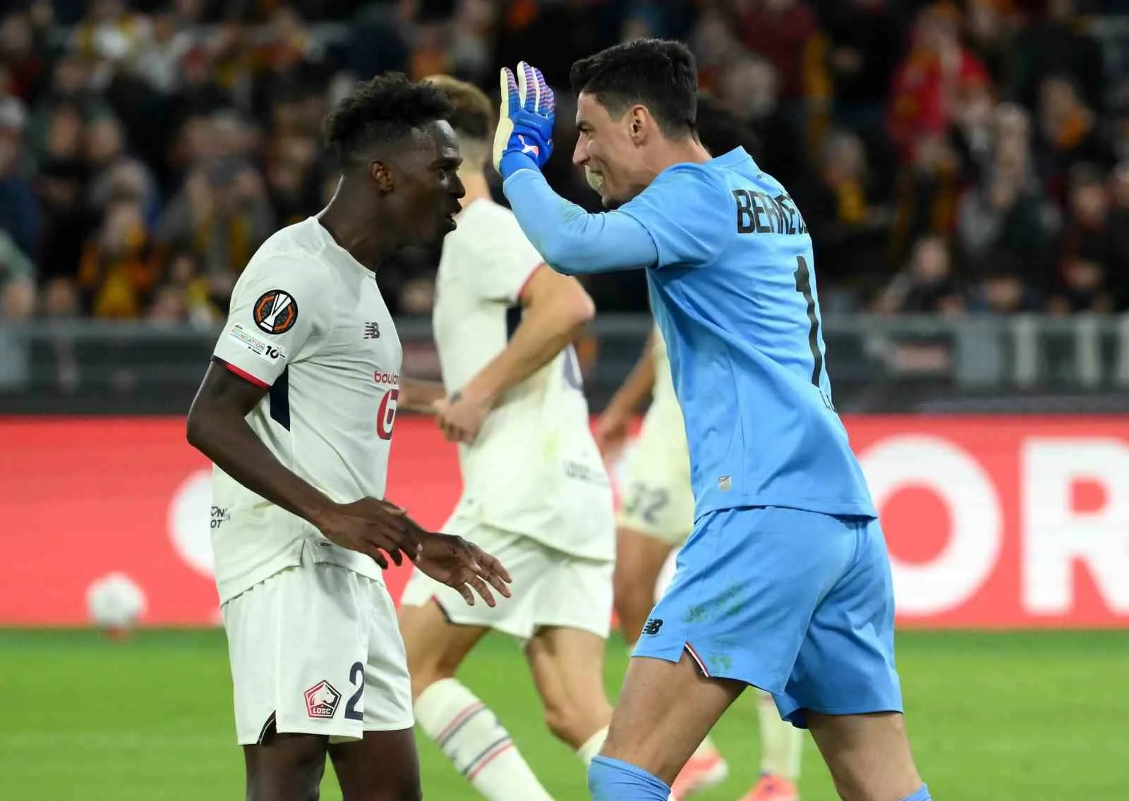 Lille forması giyen milli kaleci Berke Özer’in UEFA Avrupa Ligi’nde