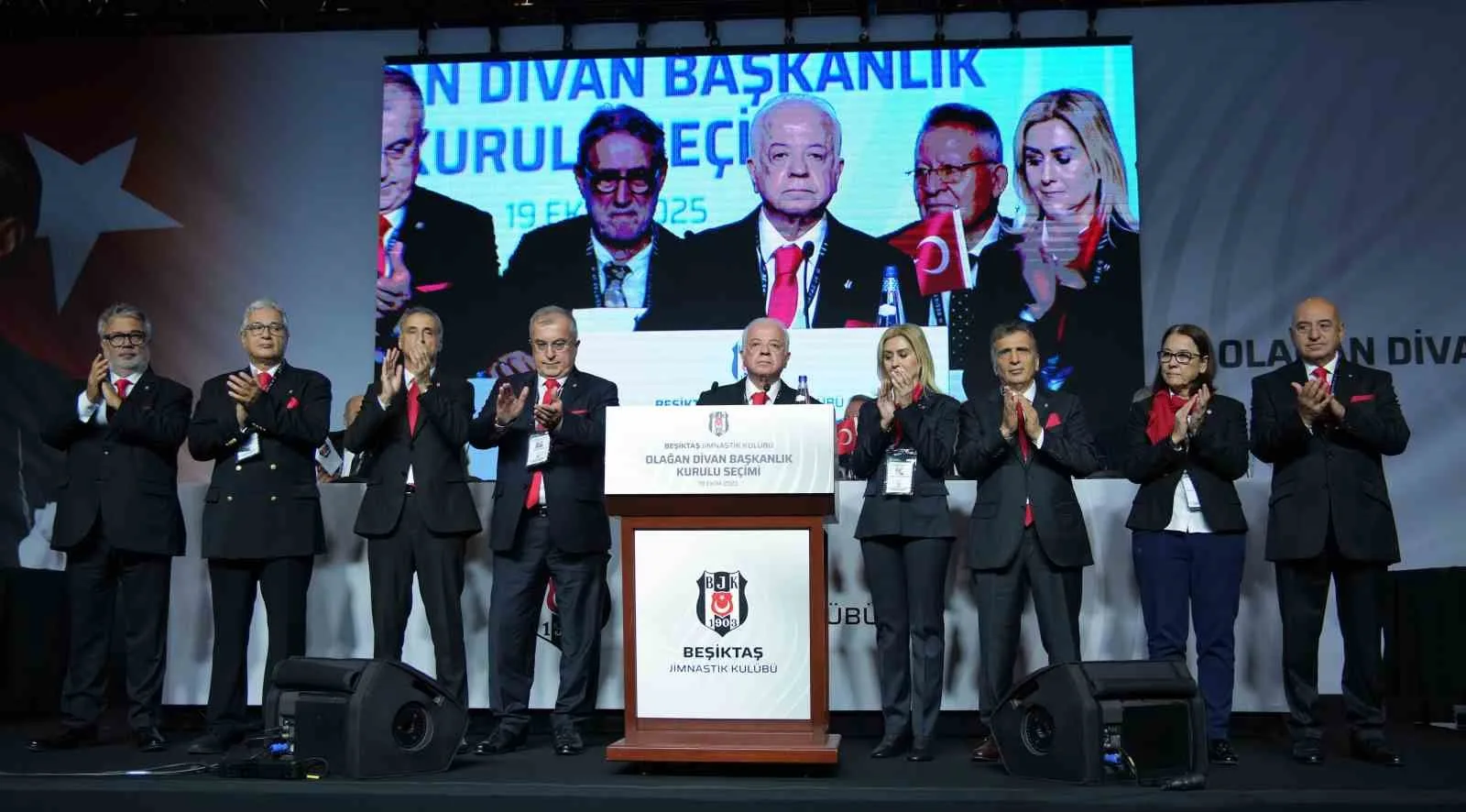 Beşiktaş’ın olağan divan kurulu başkanlık seçimi toplantısında adaylar, son konuşmalarını