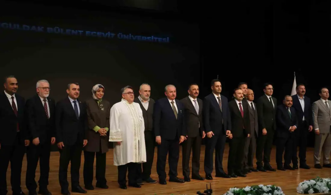 Zonguldak Bülent Ecevit Üniversitesi (BEUN) Akademik Yıl açılış töreninde konuşan