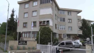 İstanbul’un Beykoz ilçesinde bir kadın, eski sevgilisi tarafından bıçaklanarak öldürüldü.