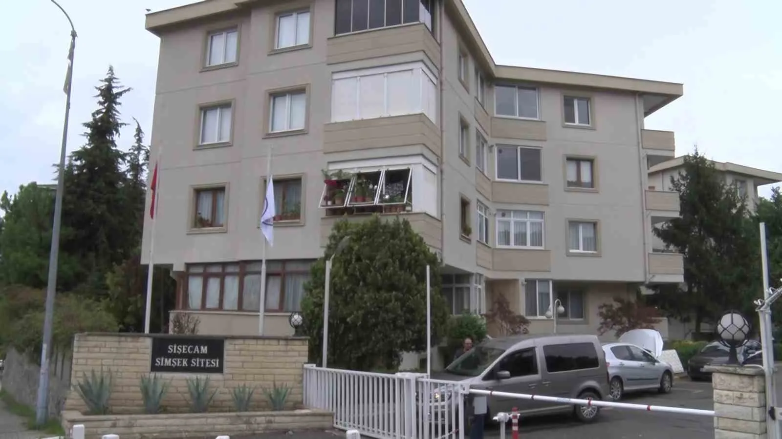 İstanbul’un Beykoz ilçesinde bir kadın, eski sevgilisi tarafından bıçaklanarak öldürüldü.