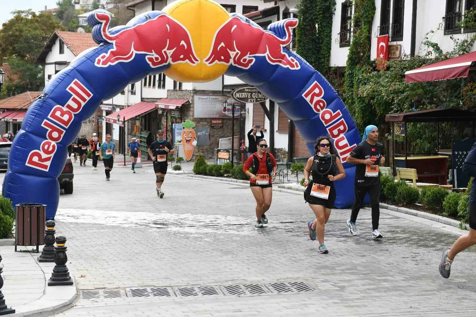 Ankara’nın Beypazarı ilçesinde düzenlenen ‘Beypazarı Uluslararası Ultra Trail koşusunun ilk