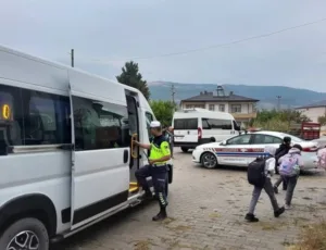Bilecik İl Jandarma Komutanlığı, öğrenci güvenliğini sağlamak amacıyla okul servis