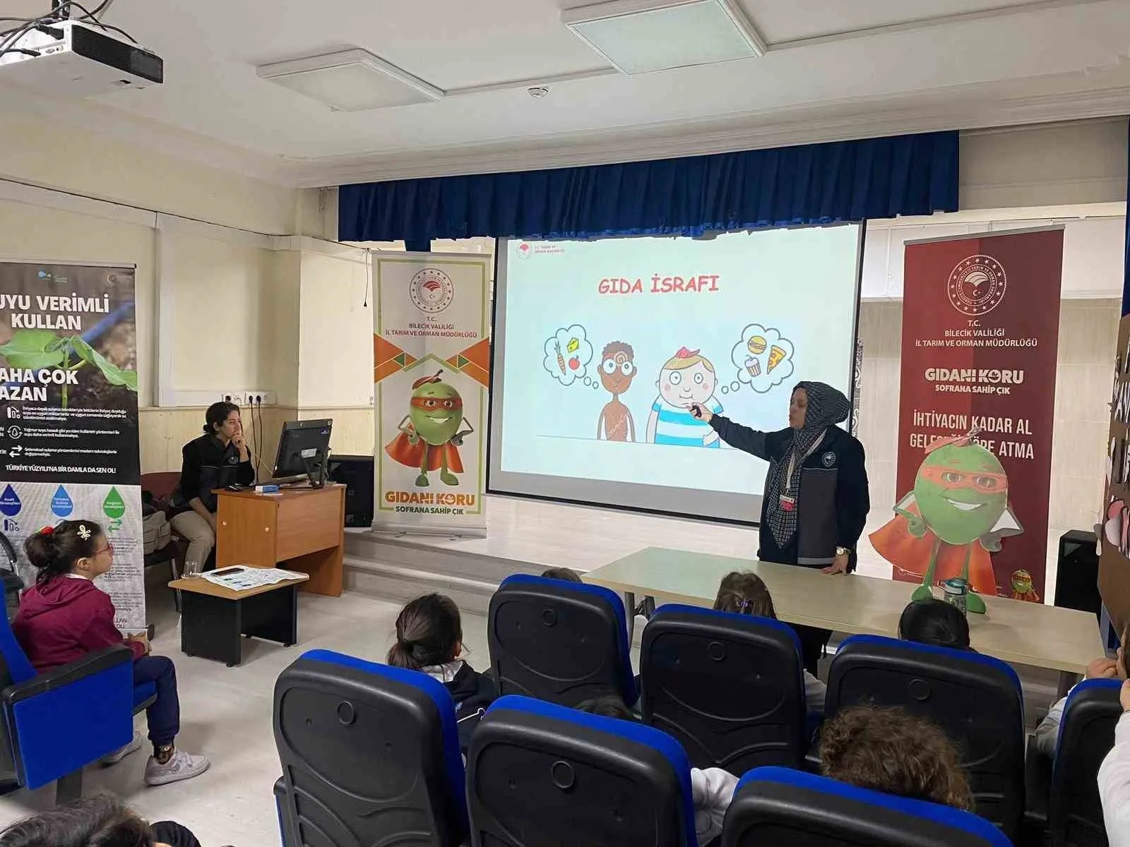 Bilecik’te Dünya Gıda Günü dolayısıyla düzenlenen etkinlikte, çocuklara sağlıklı beslenme