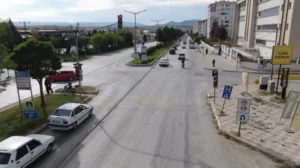 Bilecik’in Bozüyük ilçesinde trafik güvenliğini artırmak amacıyla dron destekli denetim