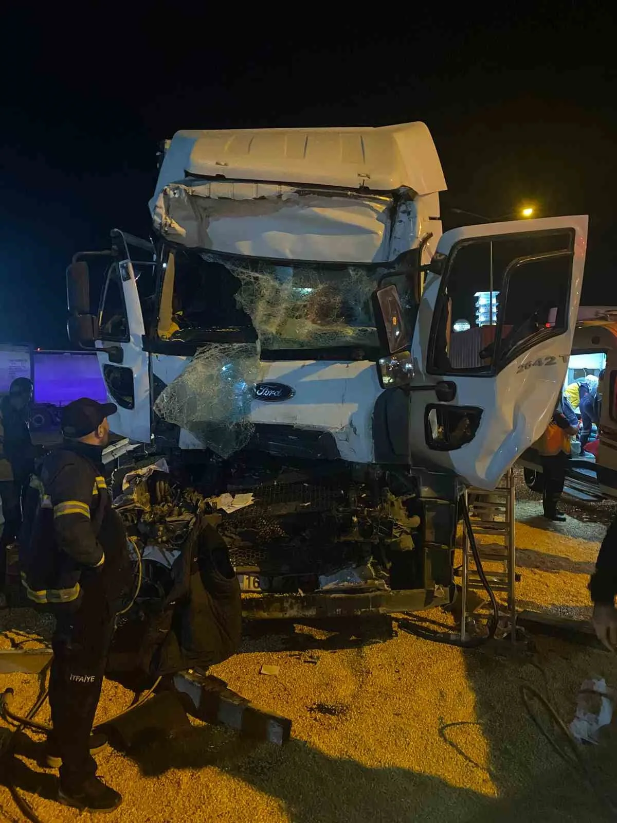 Bilecik’te 2 tırın çarpışması sonucu meydana gelen trafik kazasında 1