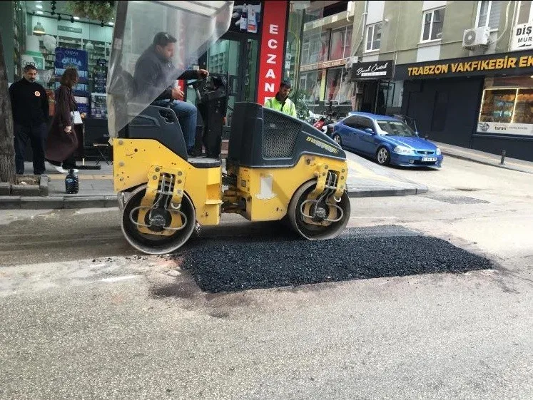 Bilecik Belediyesi tarafından birçok mahallede gerçekleştirilen çalışmalarda onlarca noktada asfalt