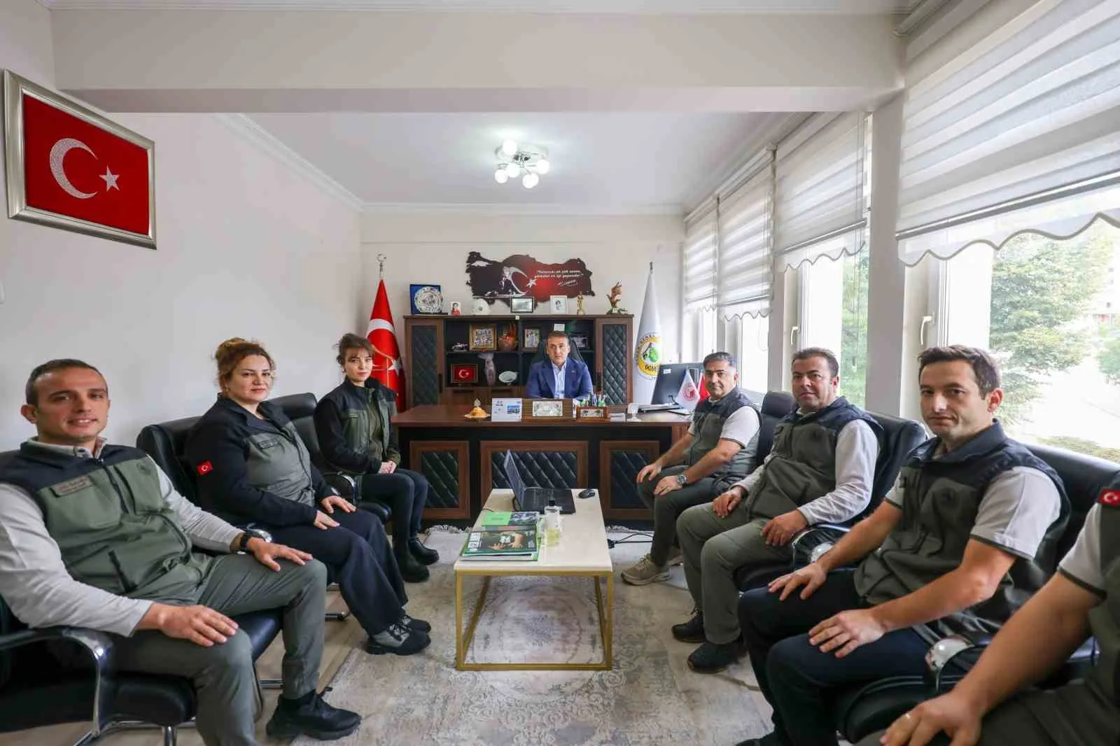 Bilecik Valisi Faik Oktay Sözer, Orman İşletme Müdürlüğü’nü ziyaret ederek,