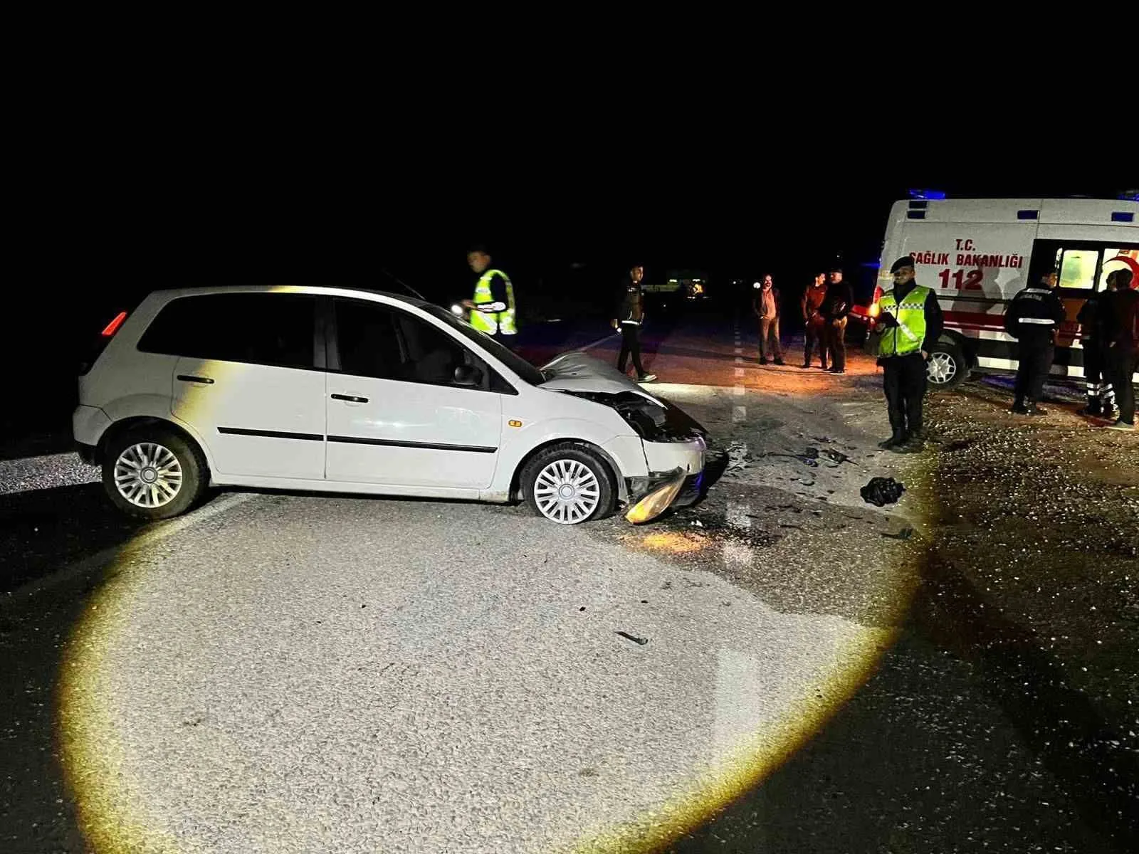 Bilecik’in Osmaneli ilçesinde 2 otomobilin kafa kafaya çarpışması sonucu meydana