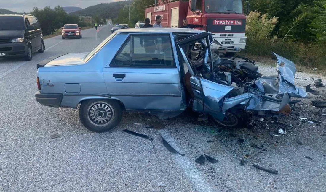 Bilecik’te seyir halindeki 2 aracın kafa kafaya çarpışması sonucu meydana