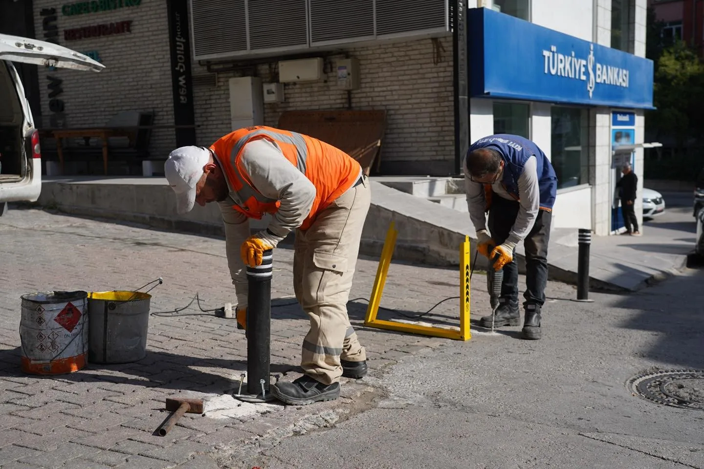 Bilecik’te şehir merkezinde yaya önceliğini artırmak amacıyla yayalaştırma çalışmaları başladı.