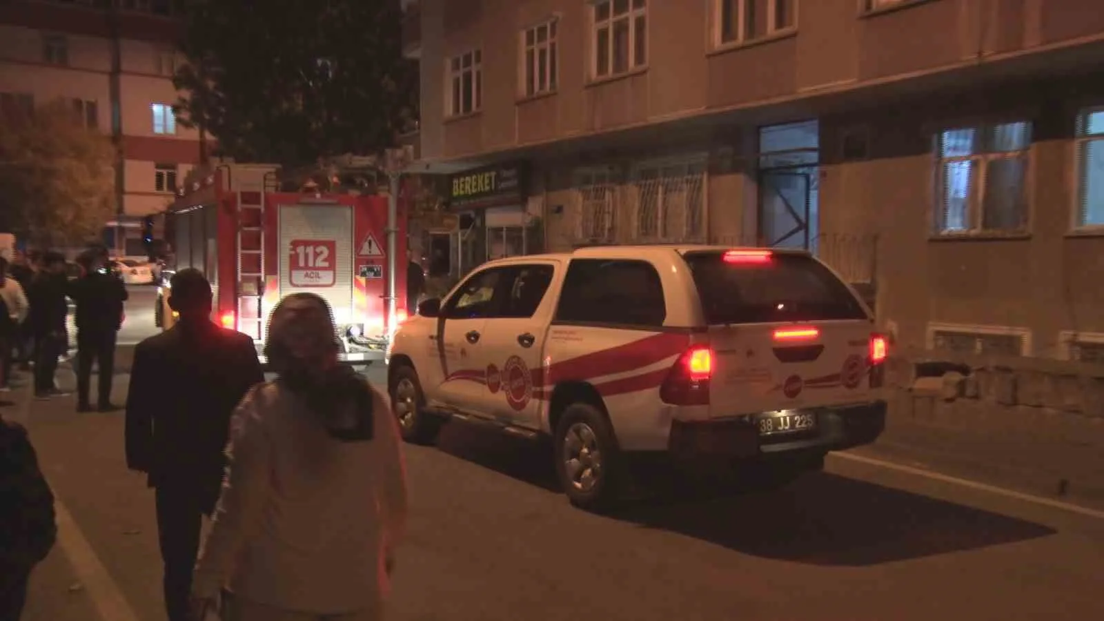 Kayseri’nin Melikgazi ilçesinde 54 yıllık bir binanın koridorundaki fayansların çatlayarak,