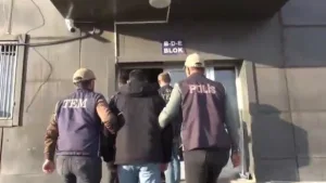 Bingöl’de polis ekipleri tarafından yapılan çalışmada, ’FETÖ/PYD silahlı terör örgütüne
