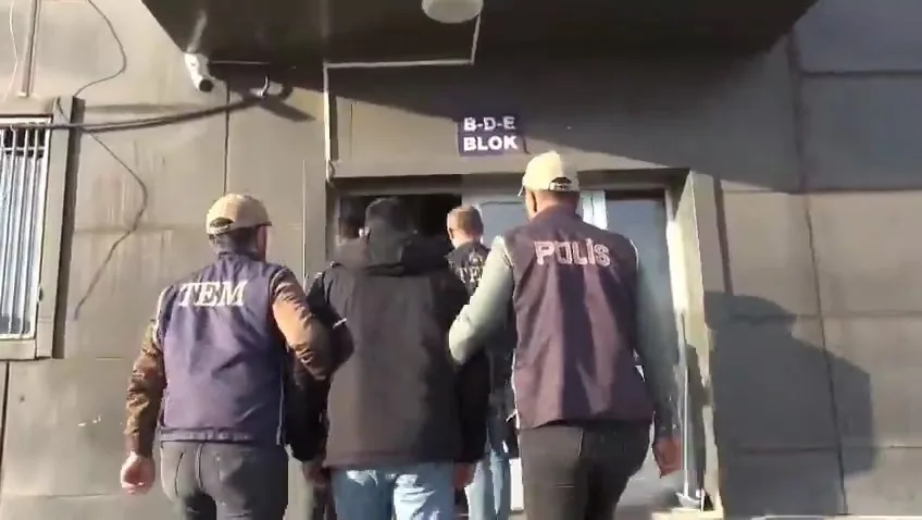 Bingöl’de polis ekipleri tarafından yapılan çalışmada, ’FETÖ/PYD silahlı terör örgütüne