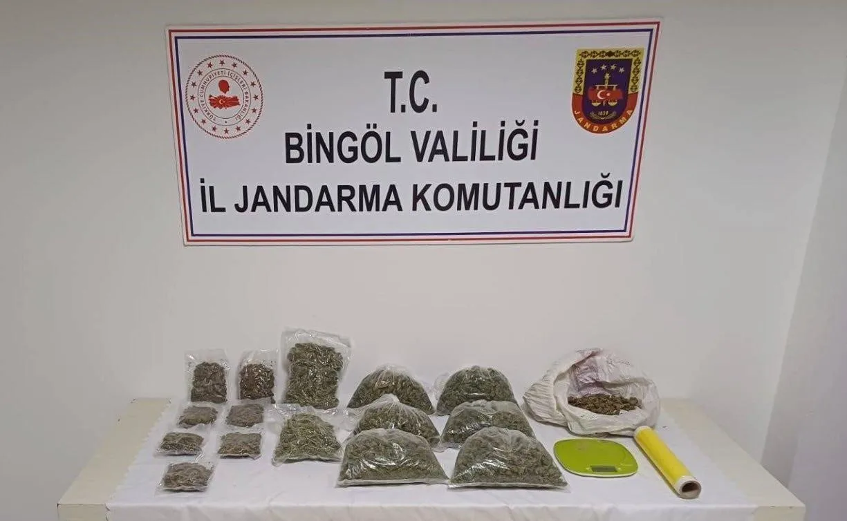 Bingöl’ün Genç ilçesinde jandarma ekiplerince metruk bir binaya düzenlenen operasyonda