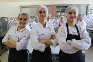 Diyarbakır’da eğitim veren Dicle Kız Mesleki ve Teknik Anadolu Lisesinde