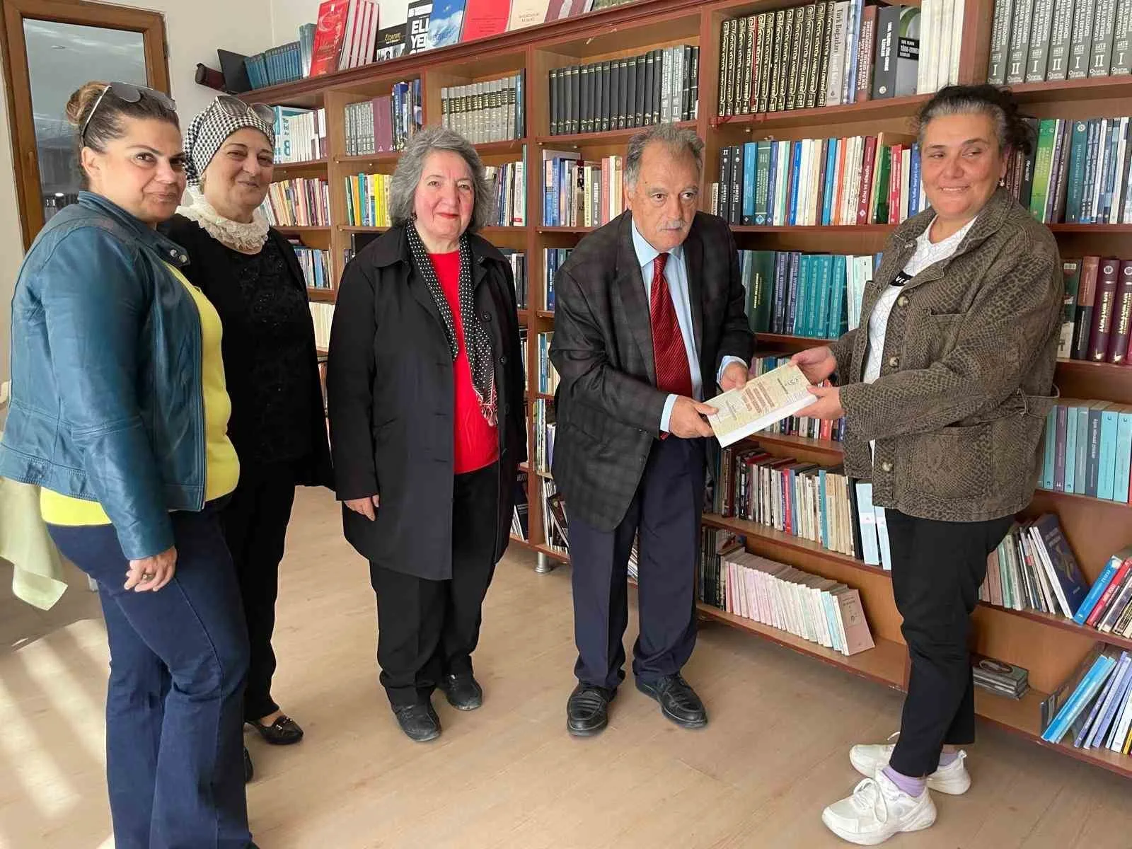 Ünlü tarihçi ve akademisyen Prof. Dr. Erol Kürkçüoğlu, şahsi arşivinde