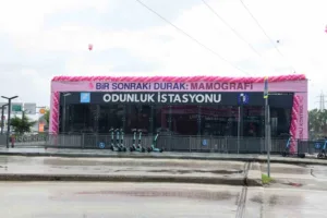 Bursa’da bir hastanenin çalışanları, basketbol kulübü sporcularının da desteğiyle meme