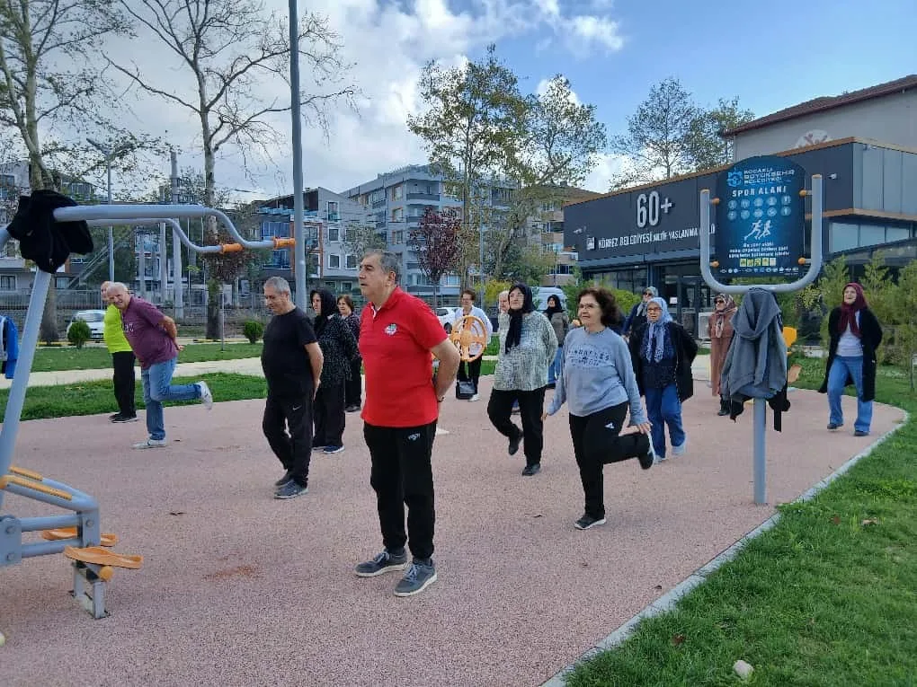 Körfez Belediyesi, yaş almış vatandaşların sosyal hayata aktif katılımını destekliyor.