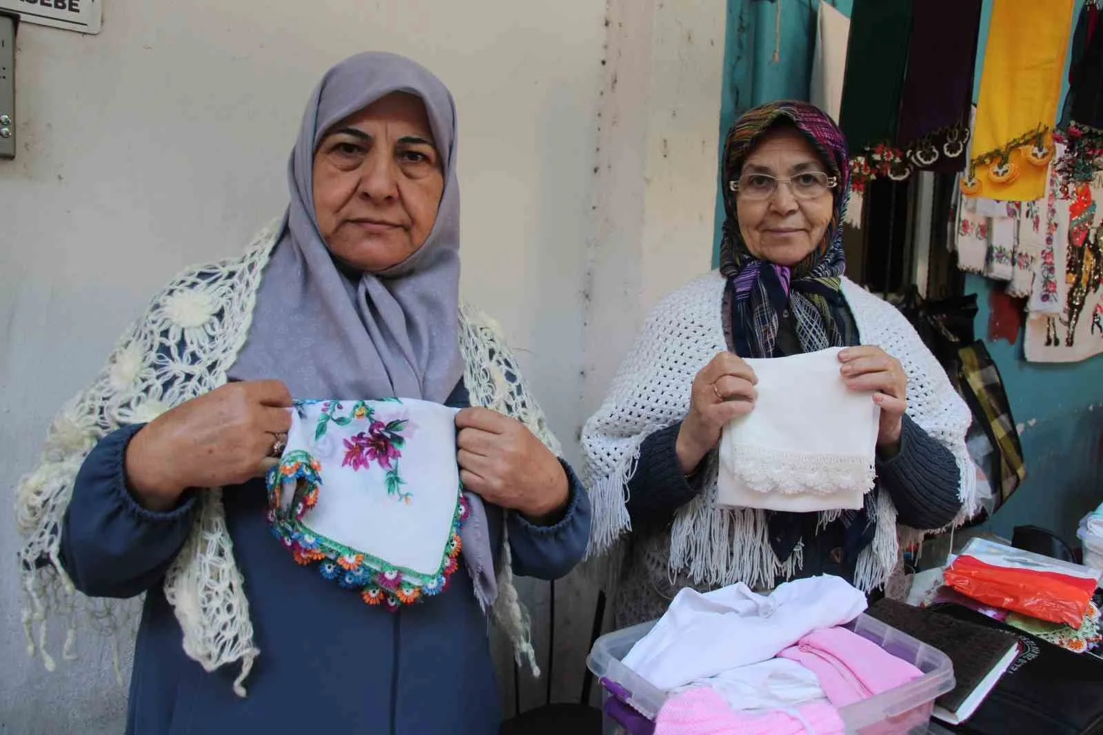 Aydın’ın Efeler ilçesindeki tarihi oya pazarı, zamanının televizyon ve koltuklarını