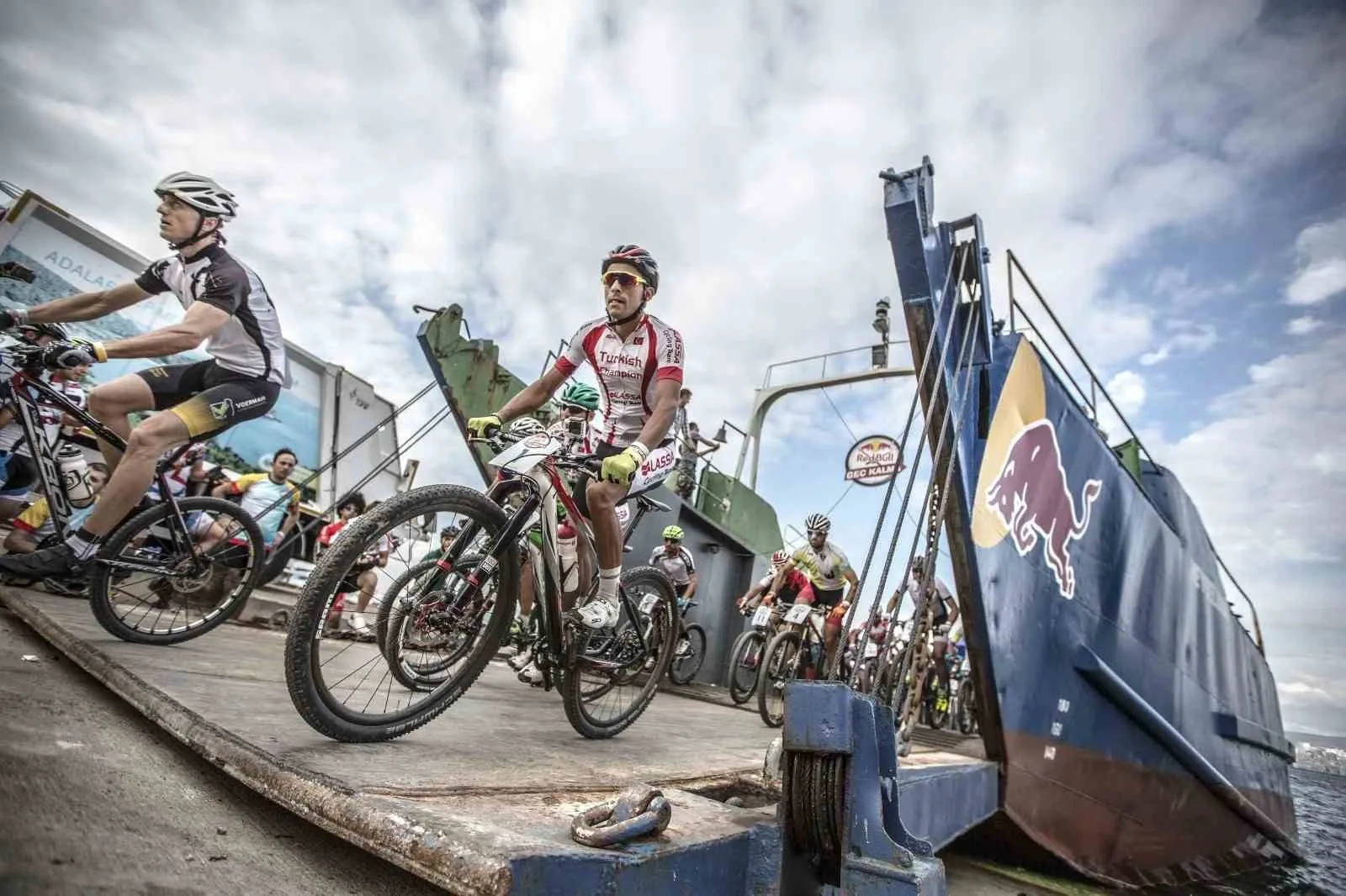 ’Red Bull Geç Kalma’, 5 Ekim Pazar günü Adalar’da bisiklet