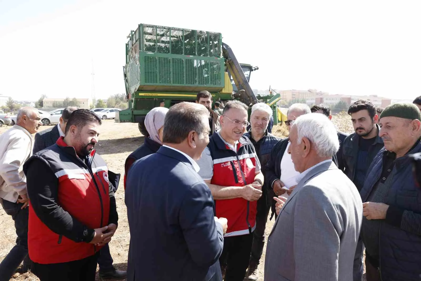 Diyarbakır’ın Bismil ilçesine bağlı Aralık köyünde düzenlenen hasat etkinliği ile