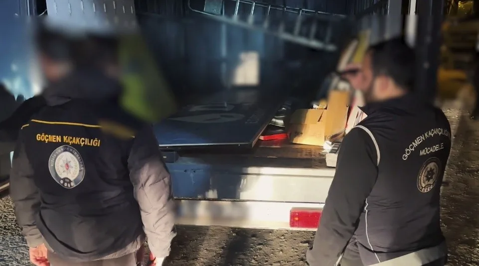 Bitlis’te göçmen kaçakçılığına yönelik yürütülen çalışmalar kapsamında 12 göçmen yakalanırken,