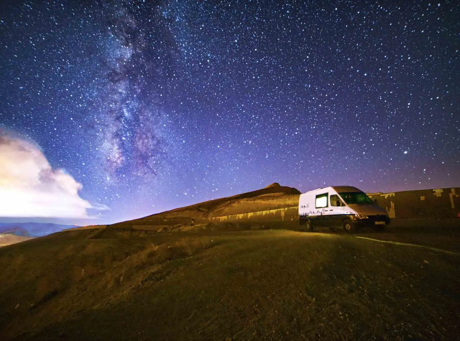 Bitlis’te sonbahar geceleri, gökyüzüyle yeryüzünün büyüsünü bir araya getiriyor. Nemrut