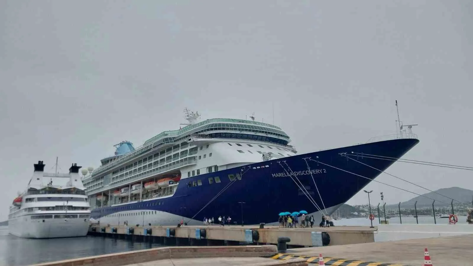 Muğla’nın Bodrum ilçesine gelen “Marella Discovery 2” ve “Star Legend”