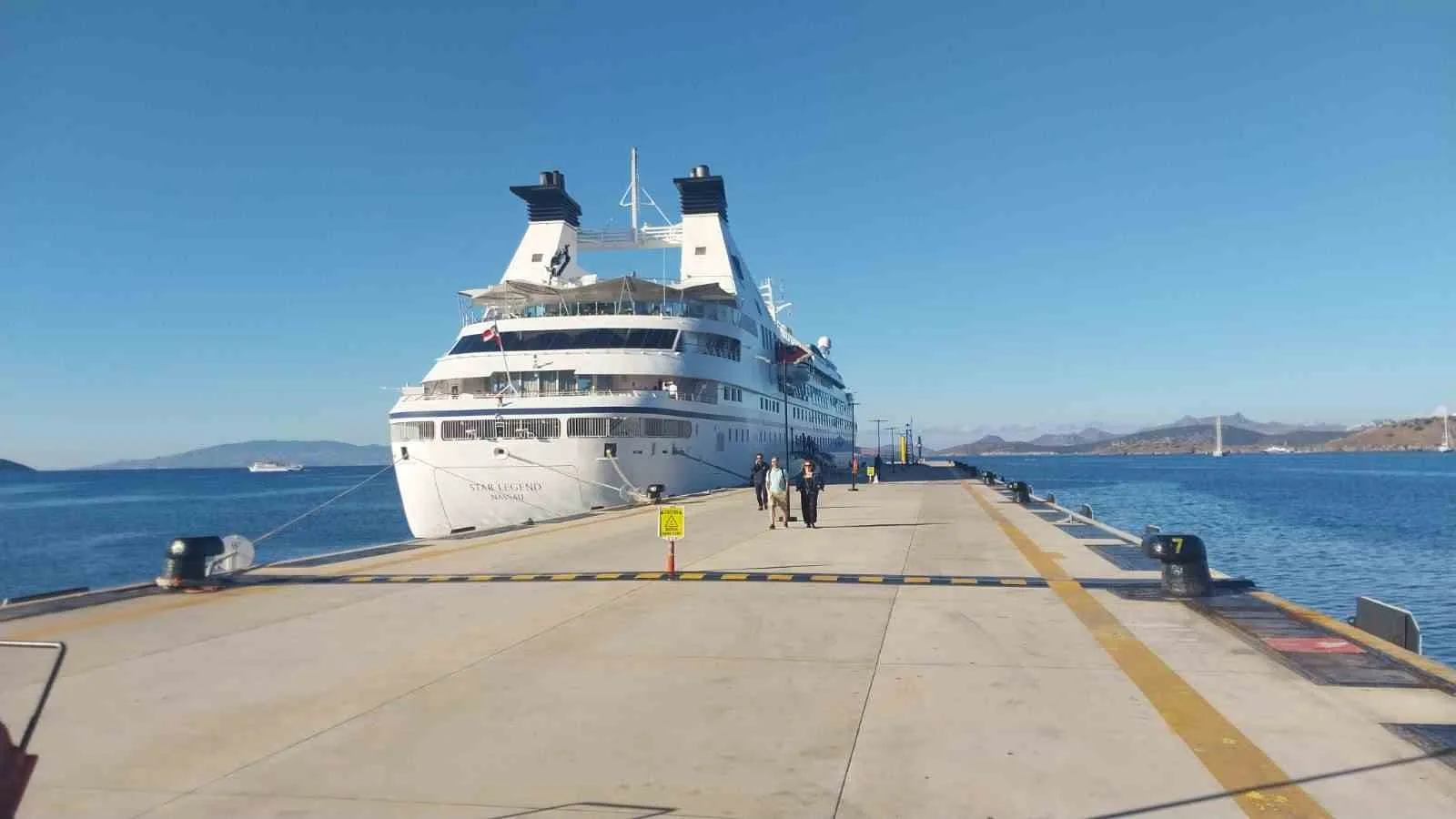 Muğla’nın Bodrum ilçesine gelen Star Legend adlı yolcu gemisi, 277