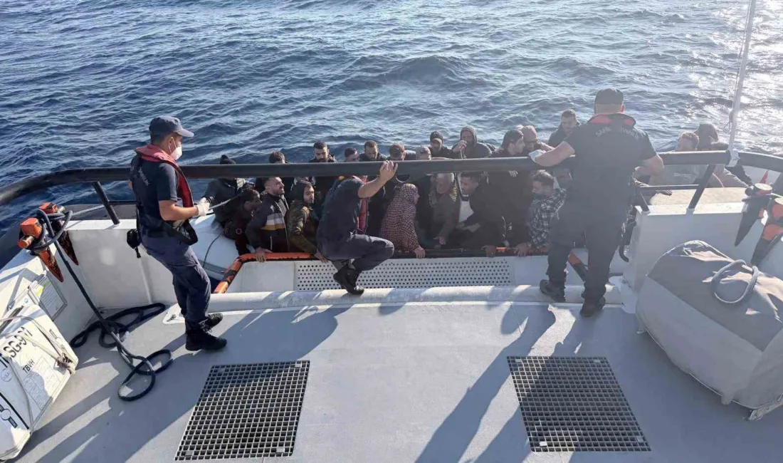 Muğla’nın Bodrum ilçesi açıklarında 5’i çocuk 35 düzensiz göçmen yakalandı.