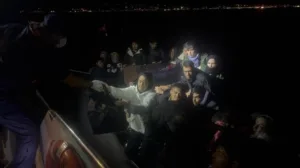 Muğla’nın Bodrum ilçesi açıklarında 9’u çocuk 43 düzensiz göçmen yakalandı,