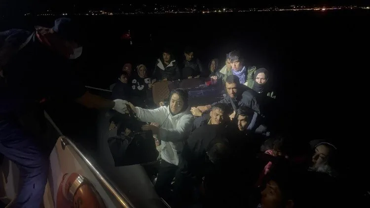 Muğla’nın Bodrum ilçesi açıklarında 9’u çocuk 43 düzensiz göçmen yakalandı,