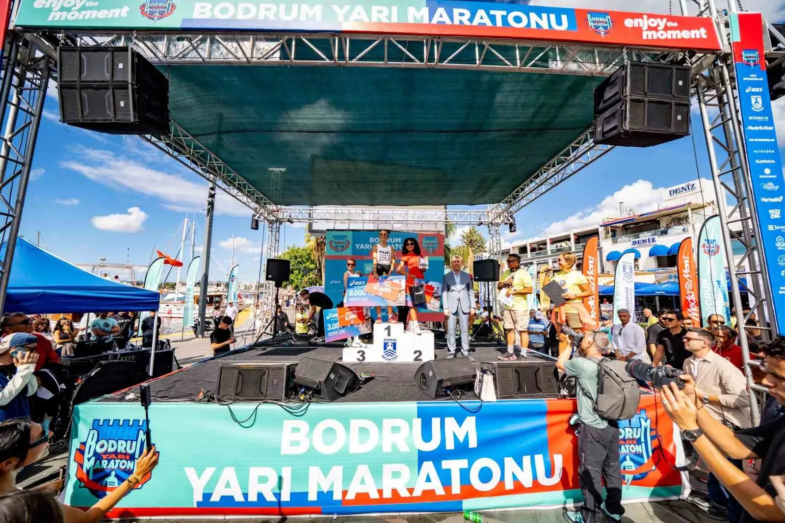 Bodrum Yarı Maratonu, 2 bin 150 sporcunun katılımıyla gerçekleşti. 21K