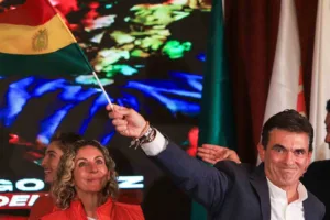 Bolivya’da dün gerçekleştirilen devlet başkanı seçiminin ikinci turunda, merkez sağ