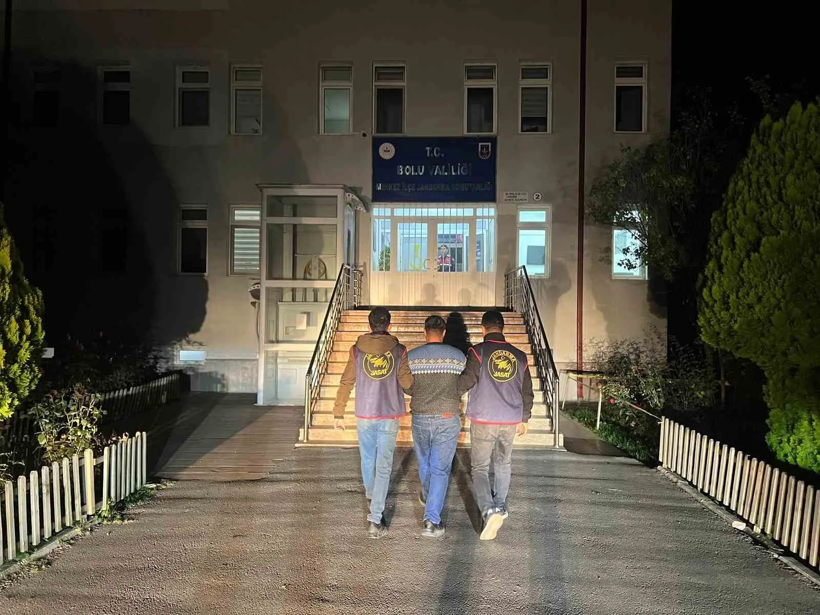Bolu’da hakkında kesinleşmiş 13 yıl hapis cezası bulunan şahıs yakalanarak