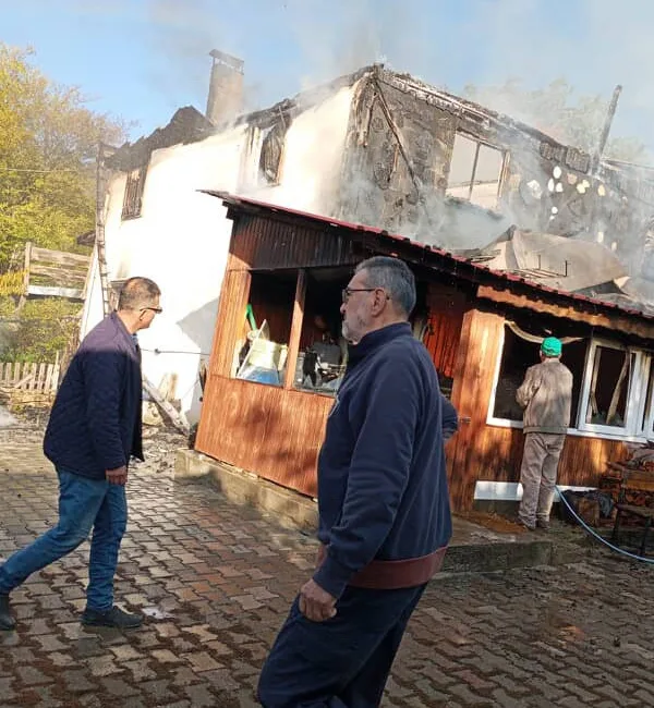 Bolu’nun Mengen ilçesine bağlı Gökçesu beldesi Şahbazlar köyünde çıkan yangında
