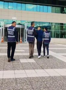 Bolu’da polis ekiplerince yürütülen operasyonlarda, haklarında kesinleşmiş hapis cezası bulunan