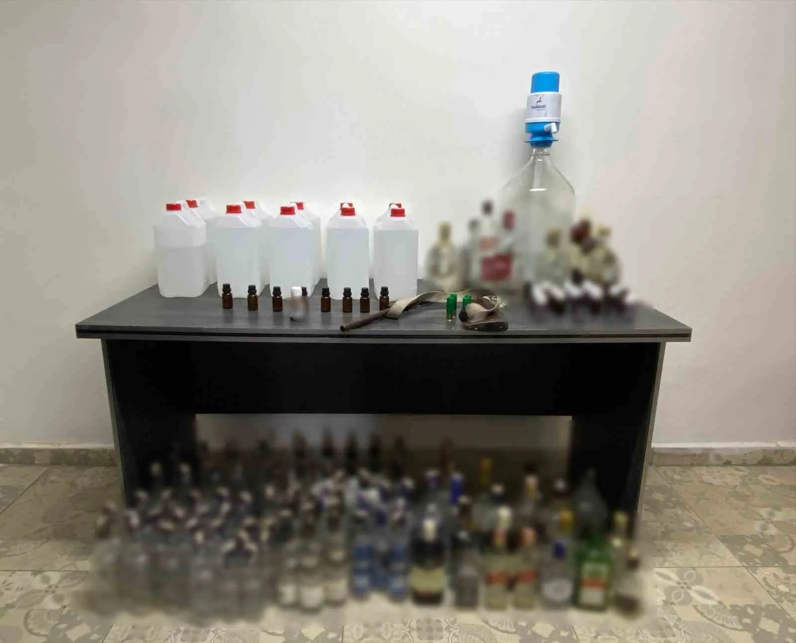 Bolu’da jandarma ekipleri tarafından düzenlenen operasyonda kaçak içki üretiminde kullanılan