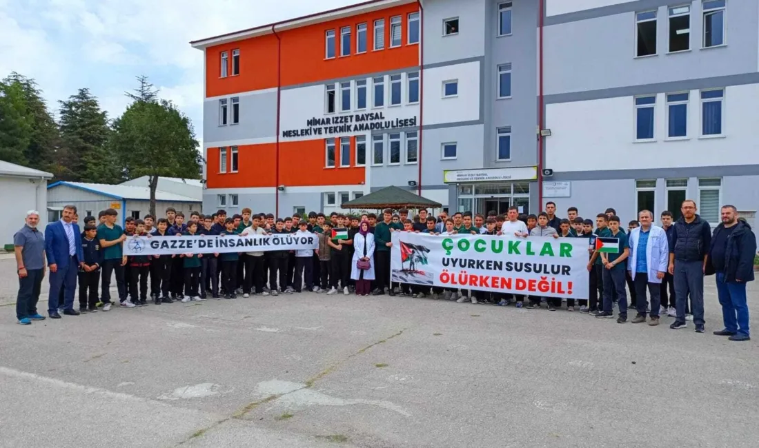 Bolu’da lise öğrencileri, İsrail’in Gazze’ye yönelik saldırılarını kınamak ve Filistin’e
