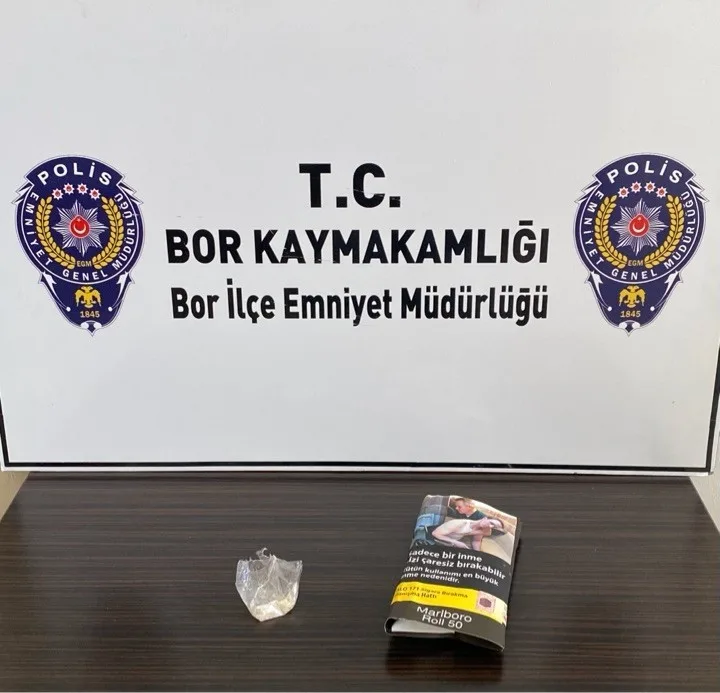 Niğde’nin Bor ilçesinde uyuşturucu ile mücadele kapsamında düzenlenen operasyonda 4