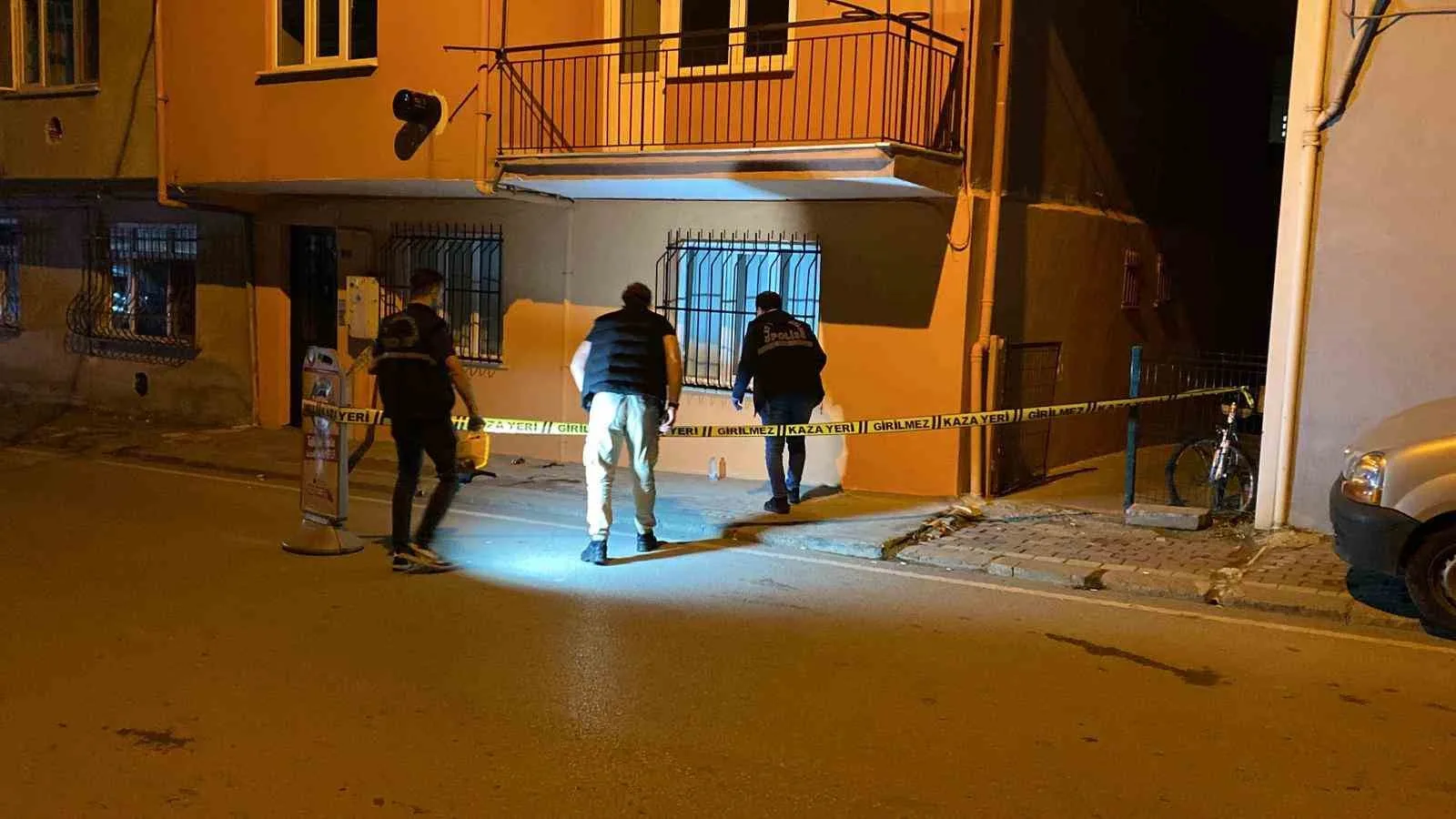 Kocaeli’nin İzmit ilçesinde gece bir kişinin silahla yaralandığı olayın detayları