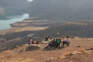 Siirt’te vatandaşlar, sonbaharın havasını Botan Vadisinin eşsiz manzarasında değerlendirdi. Vadinin