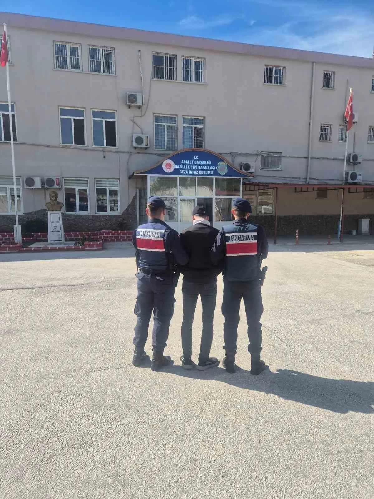 Aydın’ın Bozdoğan ilçesinde 4 yıl hapis cezası ile aranan kişi