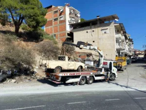 Bozdoğan Belediyesi, ilçe genelinde görüntü kirliliği oluşturan hurda araçların kaldırılması