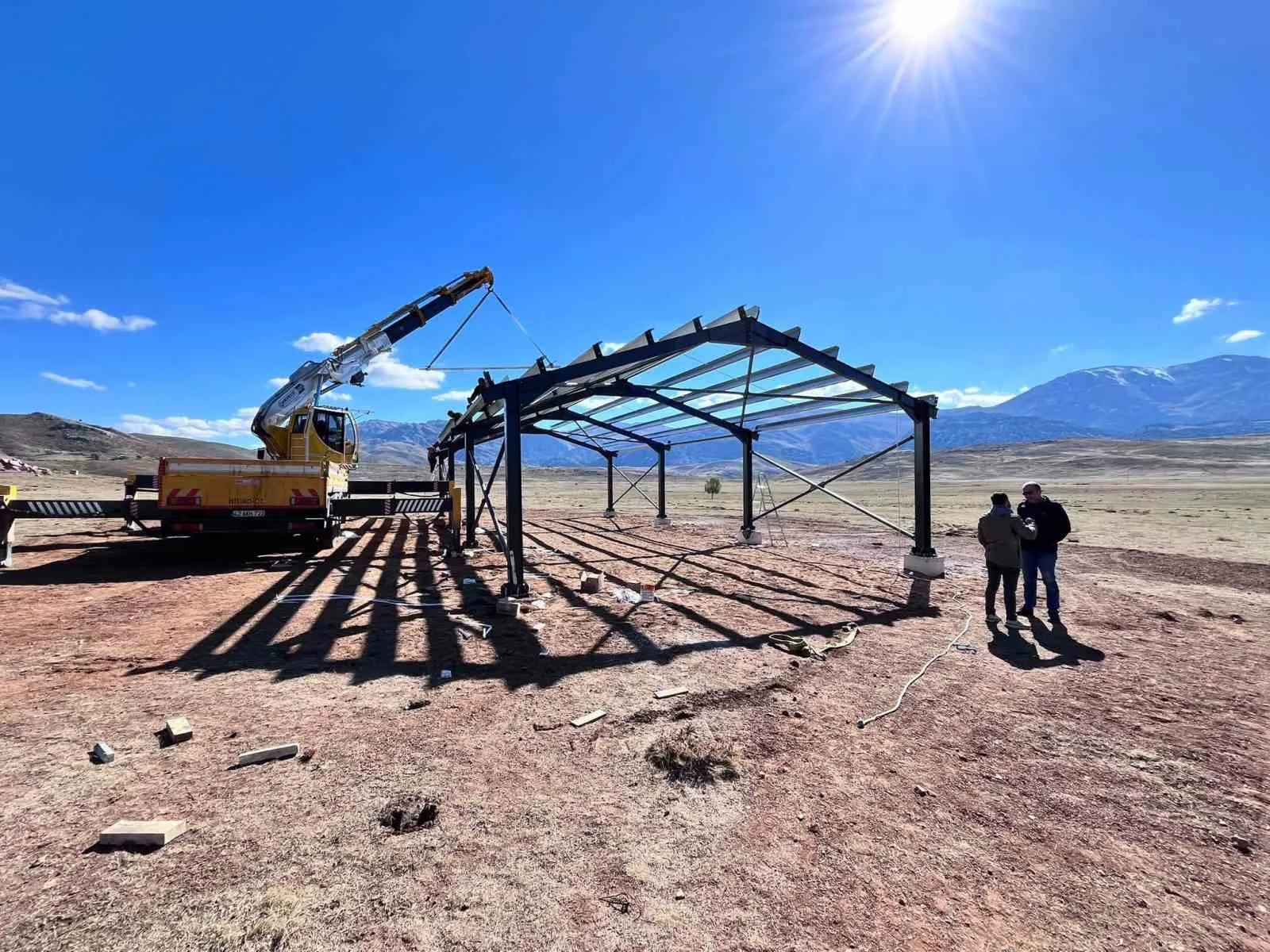 Konya’nın Bozkır ilçesinde mera gölgelikleri ve hayvan refahı merkezleri incelendi.
