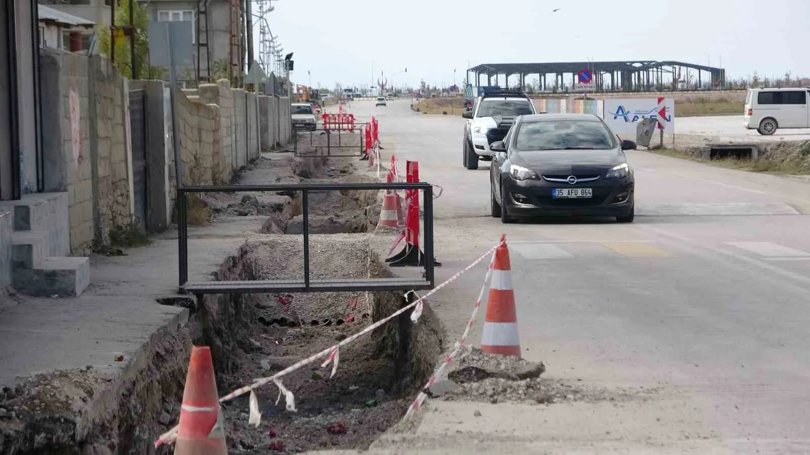 Vangölü Elektrik Dağıtım A.Ş. (VEDAŞ) tarafından İskele Caddesi’nde yürütülen yer